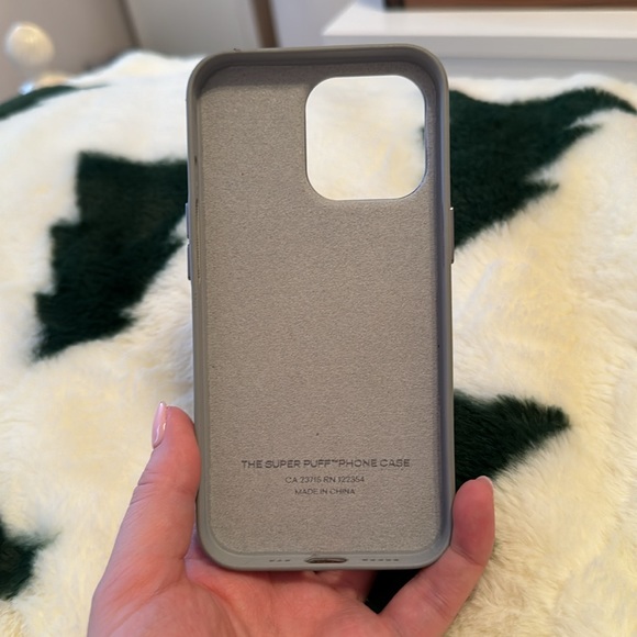 iPhone 13 Pro Aritzia super puff case - Picture 3 of 4